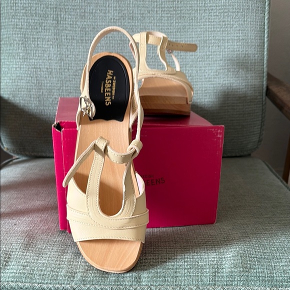 Brand new Swedish Hasbeens Ulla Low clogs - Picture 3 of 5